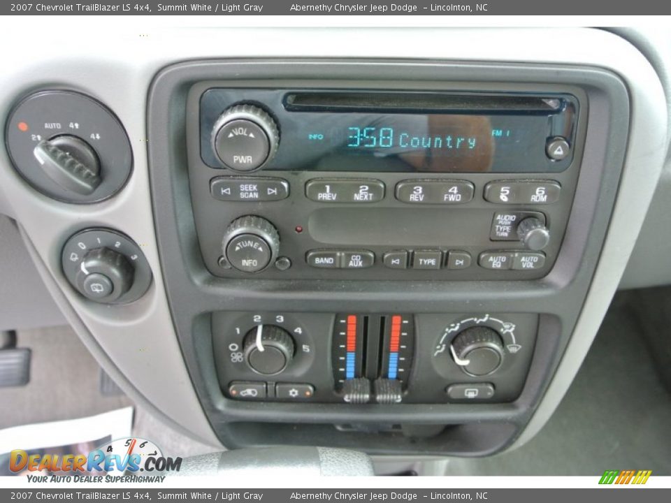 2007 Chevrolet TrailBlazer LS 4x4 Summit White / Light Gray Photo #11