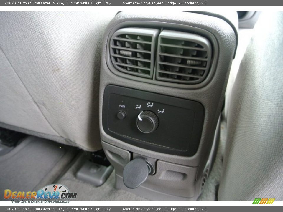 2007 Chevrolet TrailBlazer LS 4x4 Summit White / Light Gray Photo #15