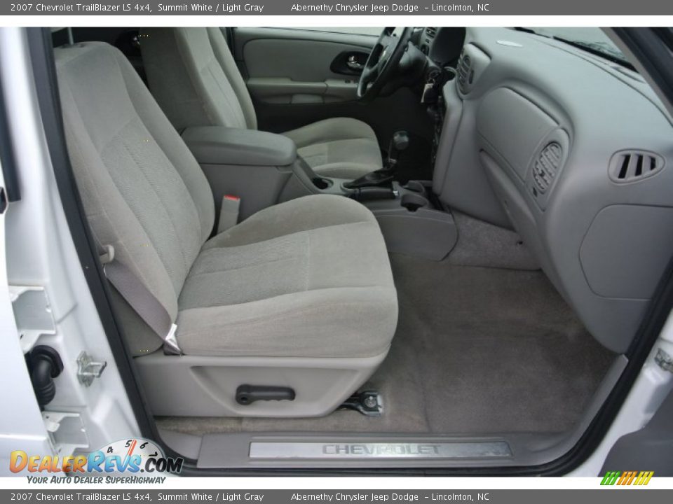 2007 Chevrolet TrailBlazer LS 4x4 Summit White / Light Gray Photo #16