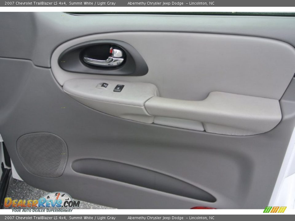 2007 Chevrolet TrailBlazer LS 4x4 Summit White / Light Gray Photo #17