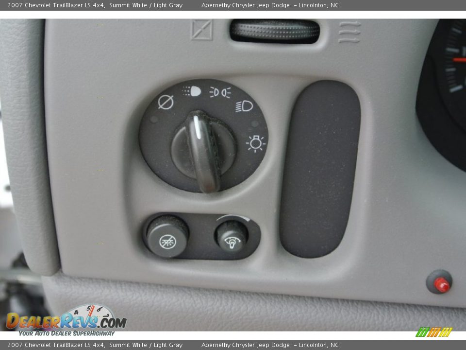 2007 Chevrolet TrailBlazer LS 4x4 Summit White / Light Gray Photo #22
