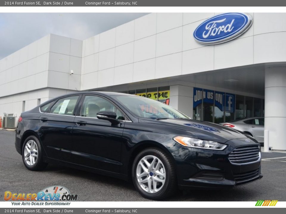 Front 3/4 View of 2014 Ford Fusion SE Photo #1
