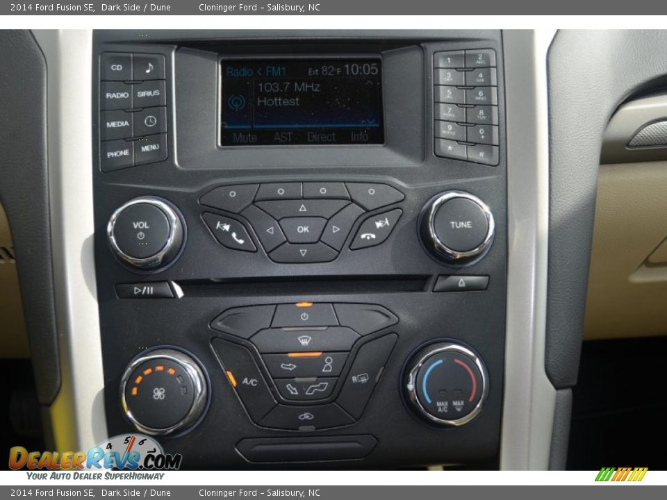 Controls of 2014 Ford Fusion SE Photo #11
