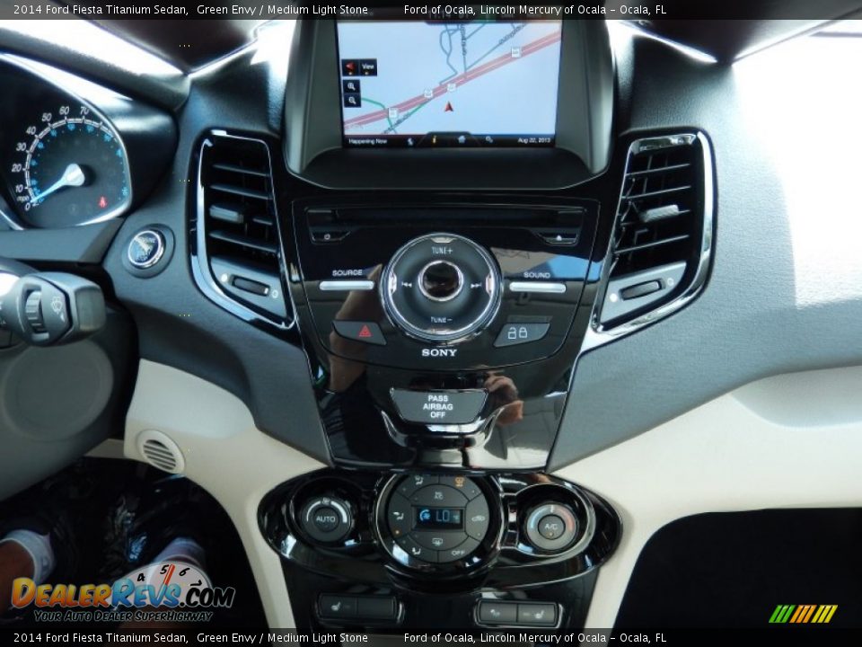 Controls of 2014 Ford Fiesta Titanium Sedan Photo #10