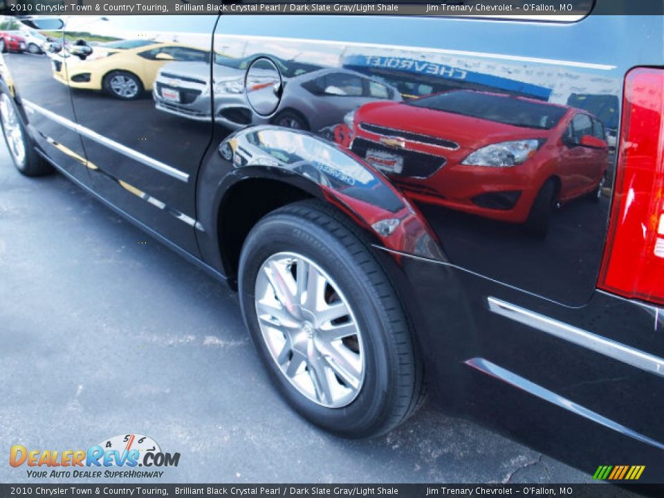 2010 Chrysler Town & Country Touring Brilliant Black Crystal Pearl / Dark Slate Gray/Light Shale Photo #4