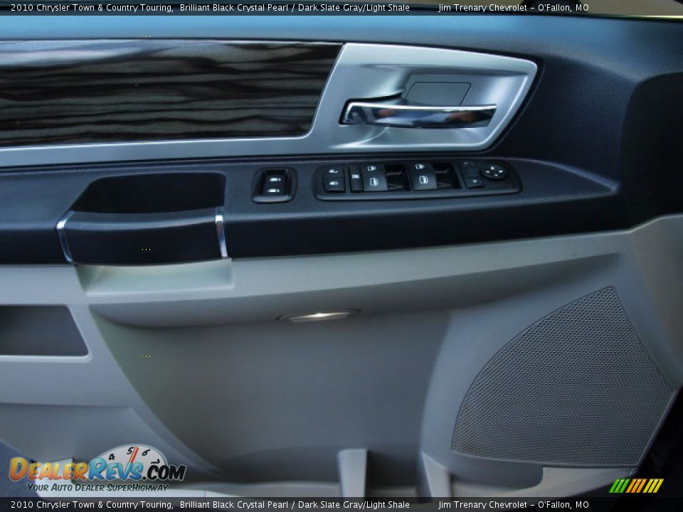 2010 Chrysler Town & Country Touring Brilliant Black Crystal Pearl / Dark Slate Gray/Light Shale Photo #15