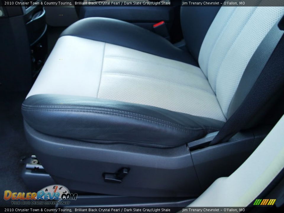 2010 Chrysler Town & Country Touring Brilliant Black Crystal Pearl / Dark Slate Gray/Light Shale Photo #16