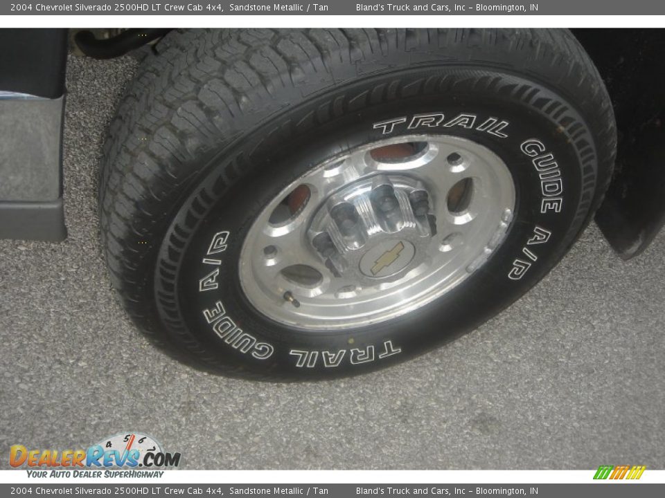 2004 Chevrolet Silverado 2500HD LT Crew Cab 4x4 Sandstone Metallic / Tan Photo #9