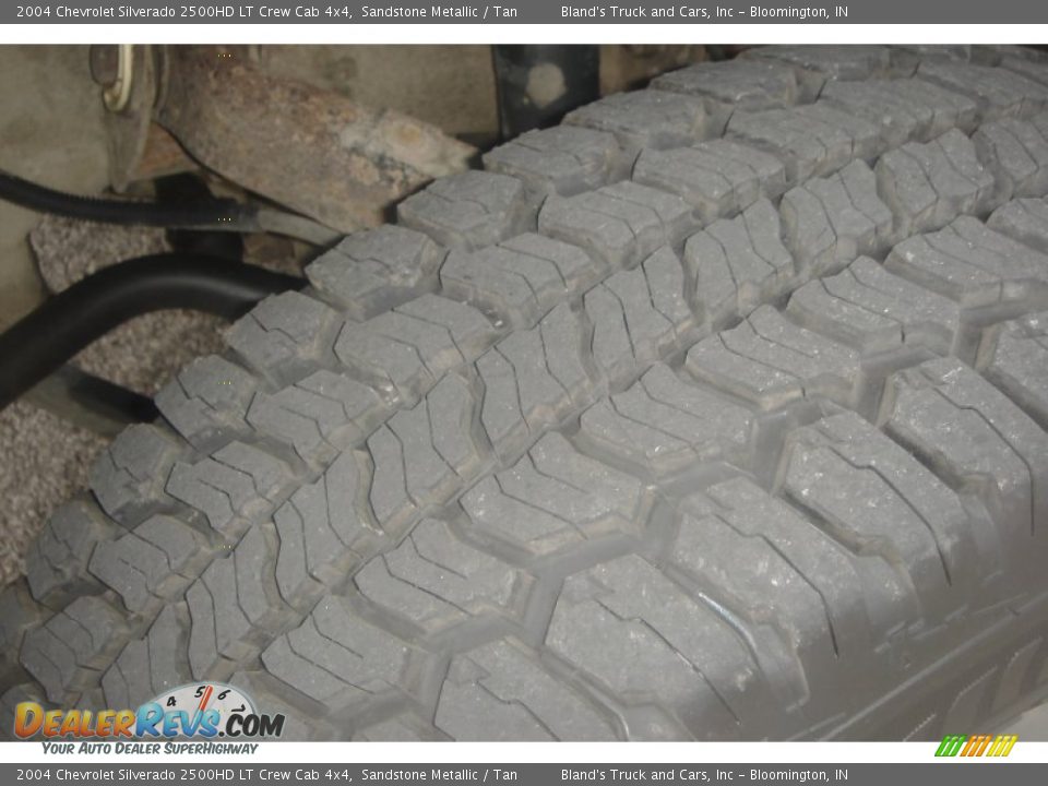 2004 Chevrolet Silverado 2500HD LT Crew Cab 4x4 Sandstone Metallic / Tan Photo #10