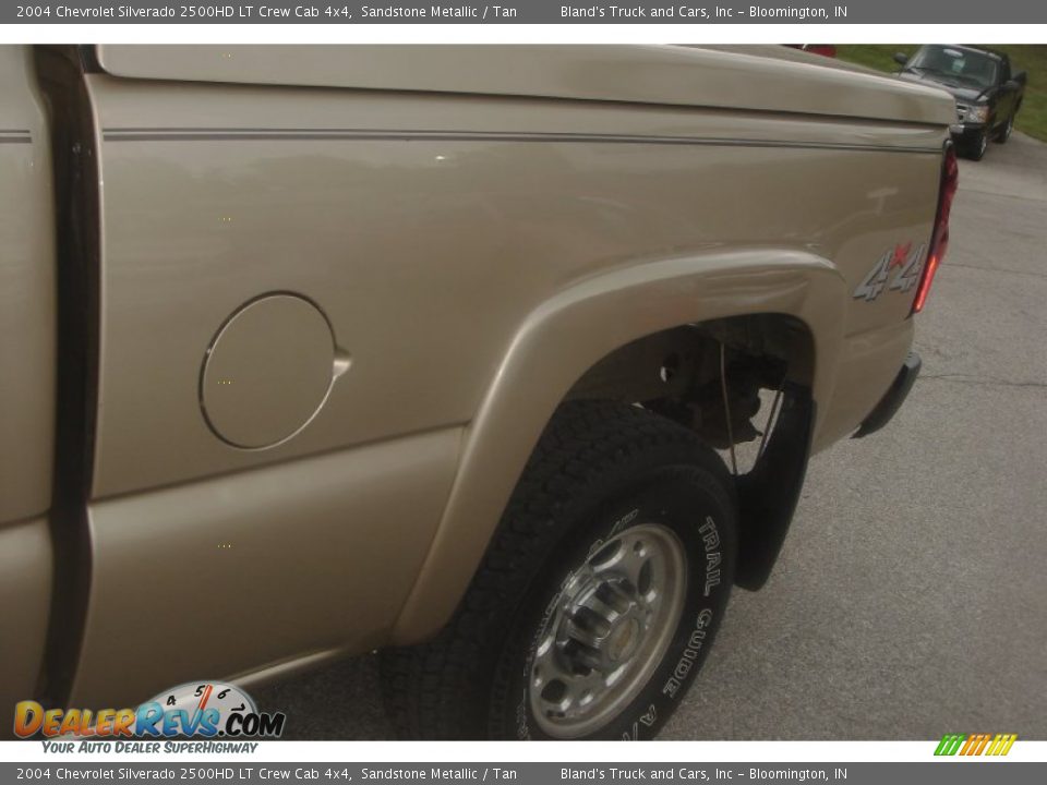 2004 Chevrolet Silverado 2500HD LT Crew Cab 4x4 Sandstone Metallic / Tan Photo #13
