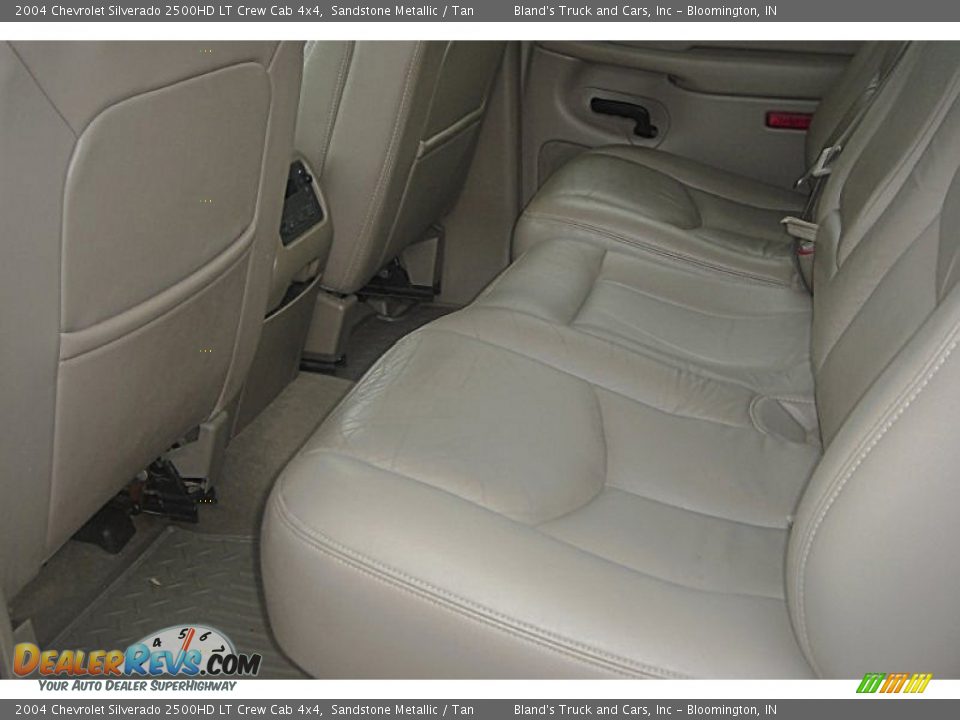 2004 Chevrolet Silverado 2500HD LT Crew Cab 4x4 Sandstone Metallic / Tan Photo #19