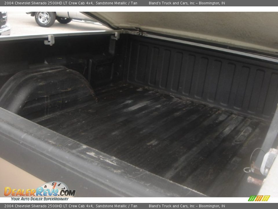 2004 Chevrolet Silverado 2500HD LT Crew Cab 4x4 Sandstone Metallic / Tan Photo #20