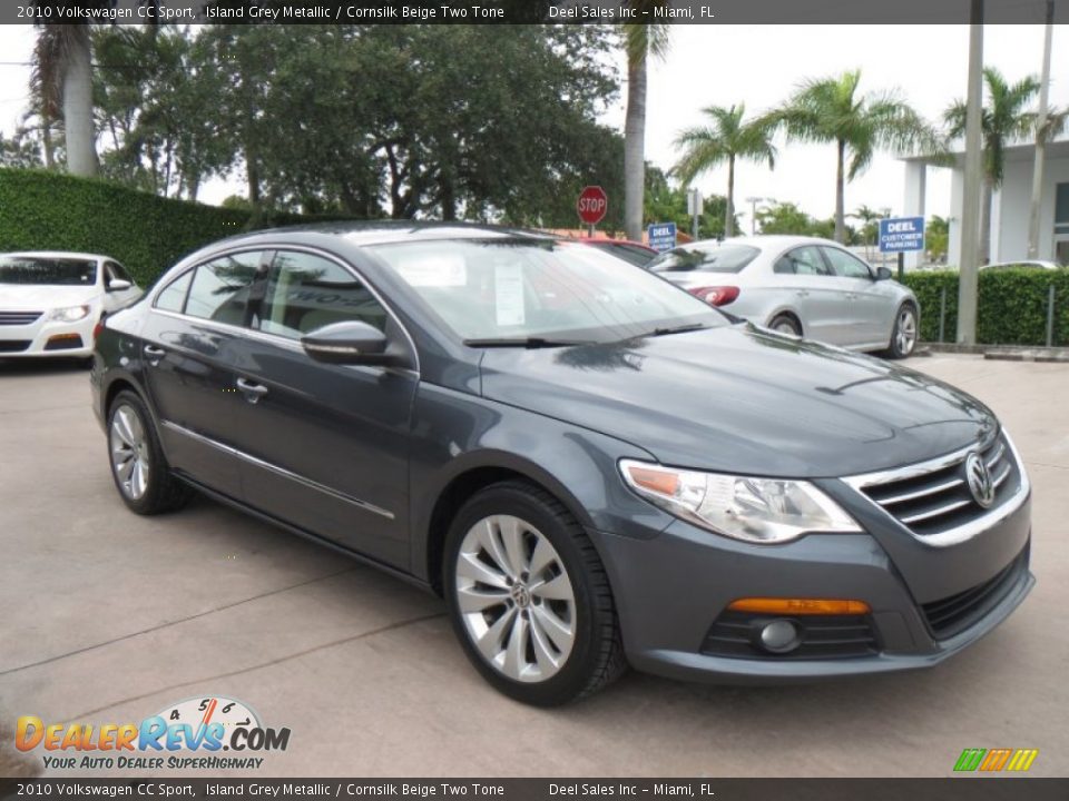 Front 3/4 View of 2010 Volkswagen CC Sport Photo #7