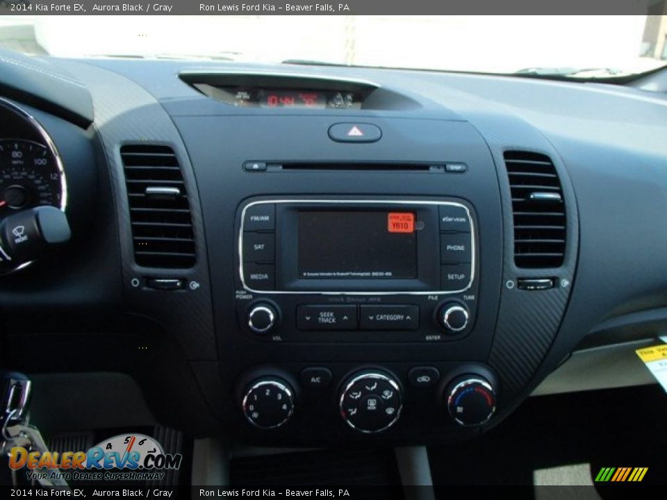 Controls of 2014 Kia Forte EX Photo #15