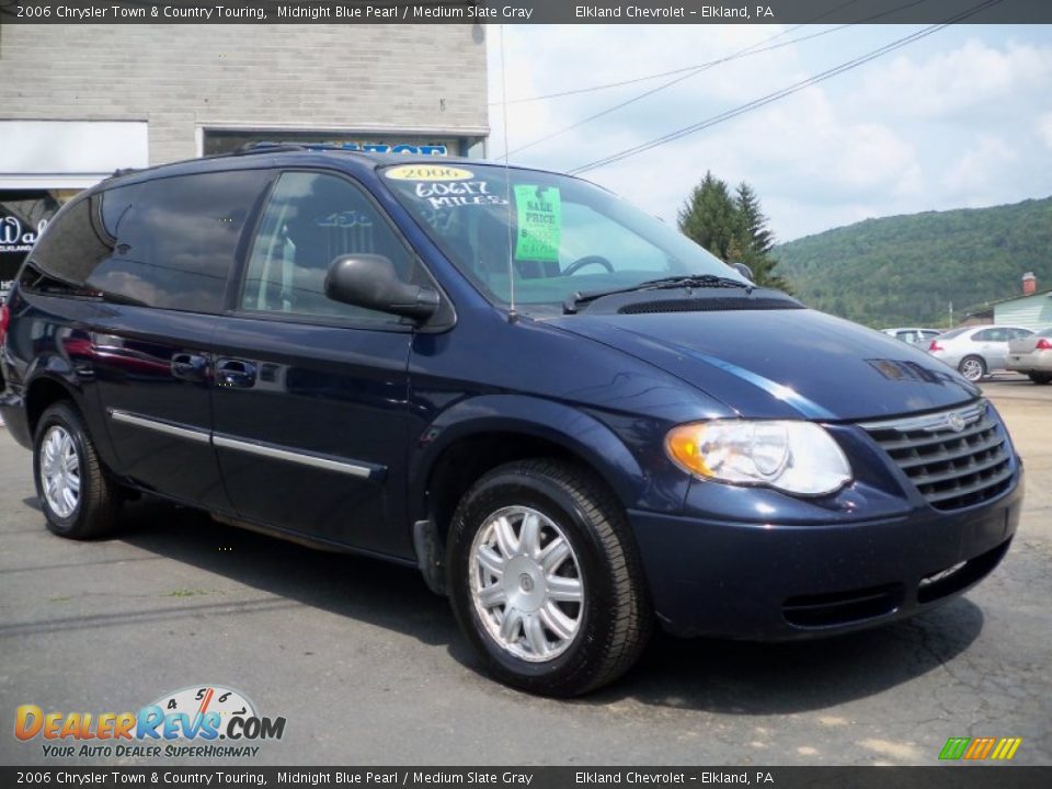 Front 3/4 View of 2006 Chrysler Town & Country Touring Photo #3