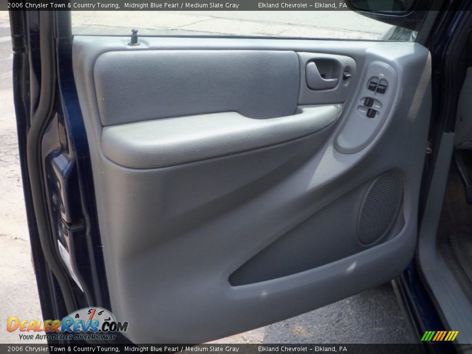 2006 Chrysler Town & Country Touring Midnight Blue Pearl / Medium Slate Gray Photo #15