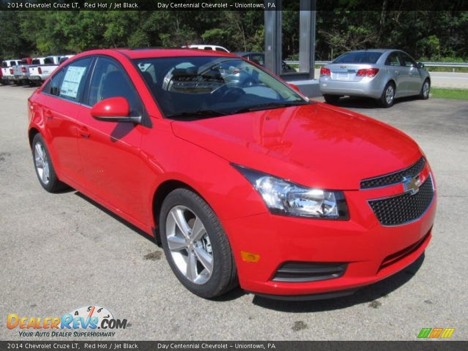 Front 3/4 View of 2014 Chevrolet Cruze LT Photo #9