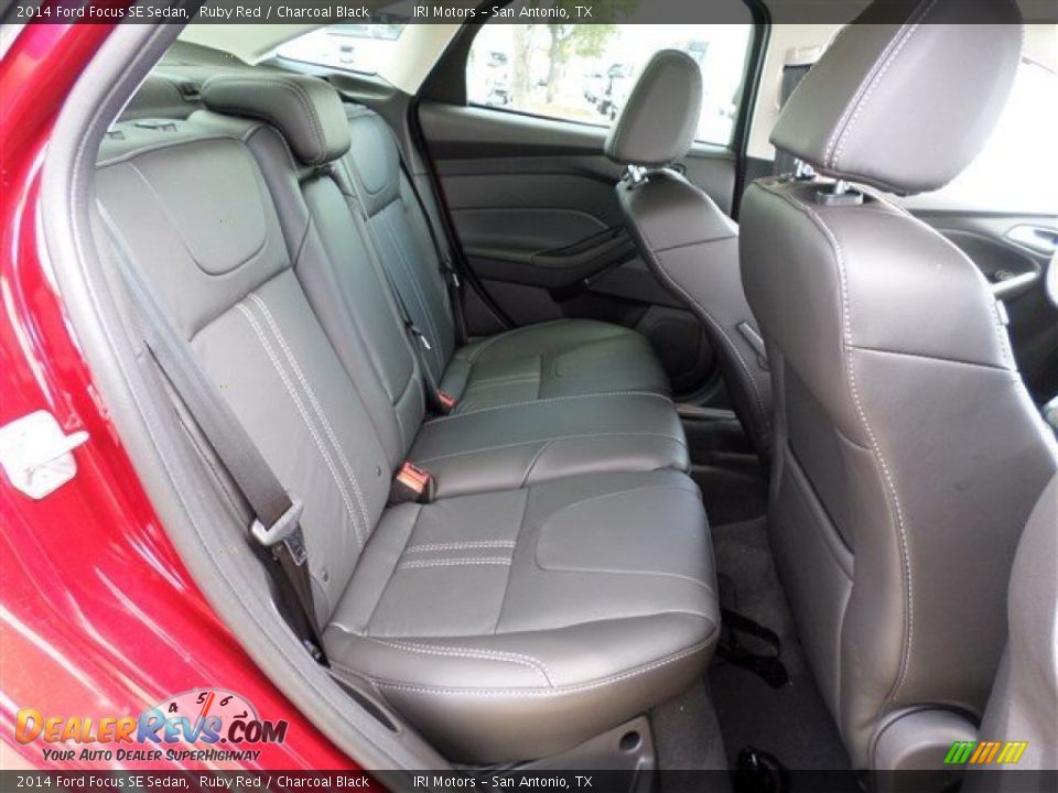 2014 Ford Focus SE Sedan Ruby Red / Charcoal Black Photo #11