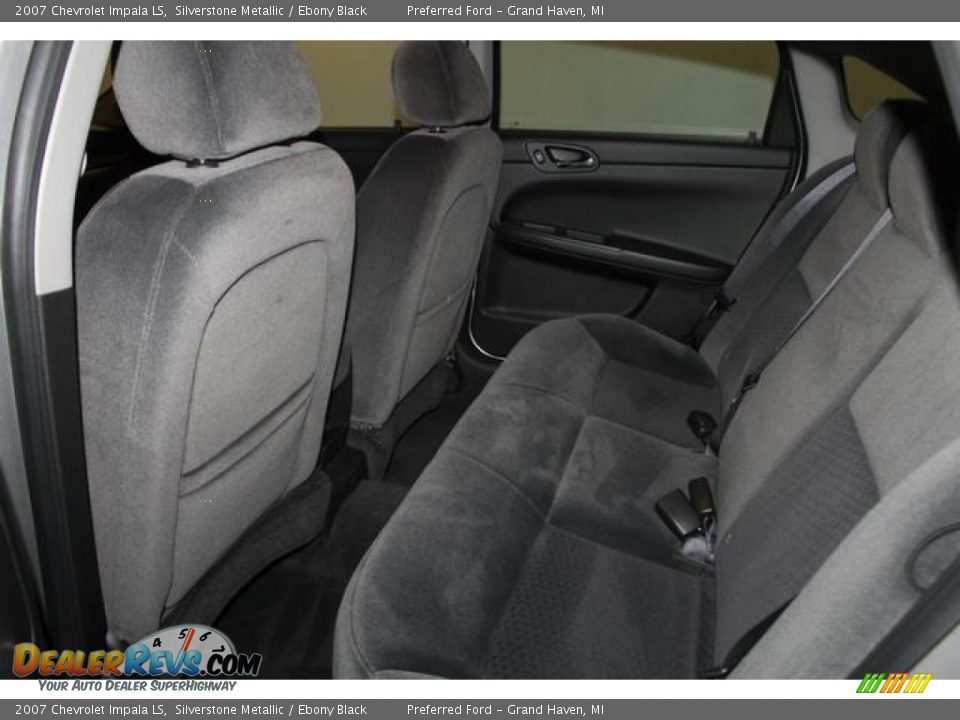 2007 Chevrolet Impala LS Silverstone Metallic / Ebony Black Photo #24