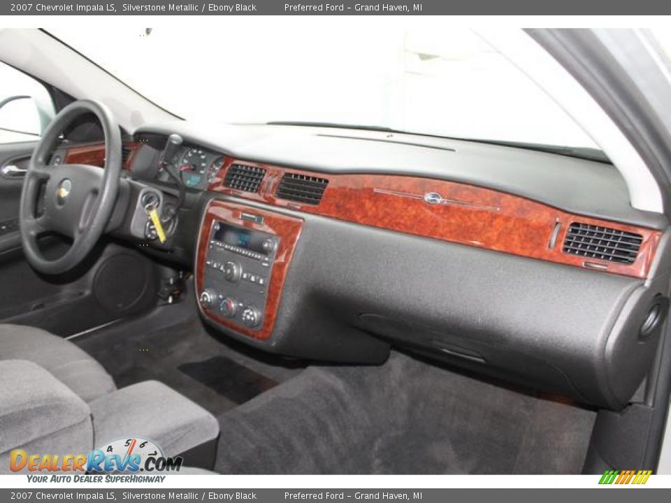 Dashboard of 2007 Chevrolet Impala LS Photo #27