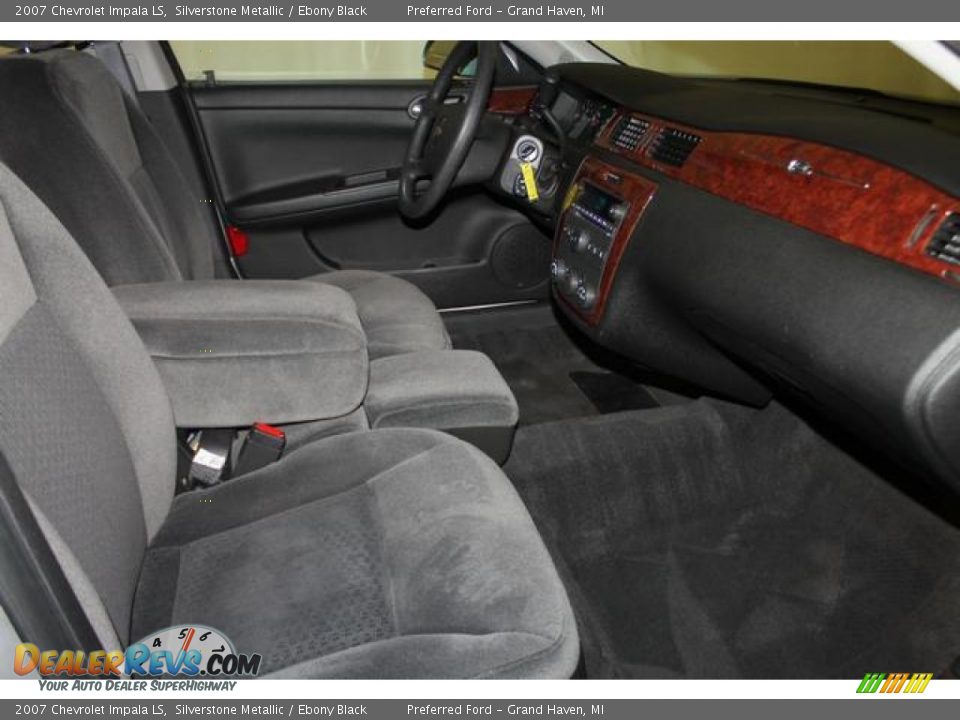 2007 Chevrolet Impala LS Silverstone Metallic / Ebony Black Photo #28