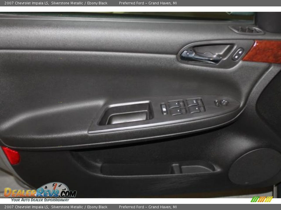 2007 Chevrolet Impala LS Silverstone Metallic / Ebony Black Photo #31