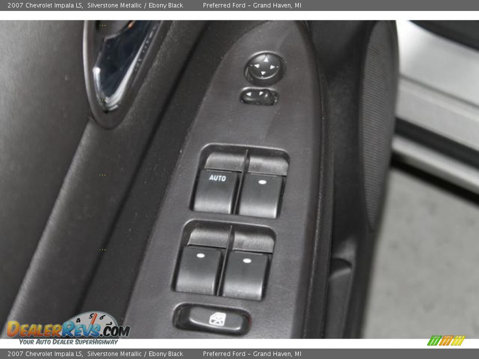2007 Chevrolet Impala LS Silverstone Metallic / Ebony Black Photo #32