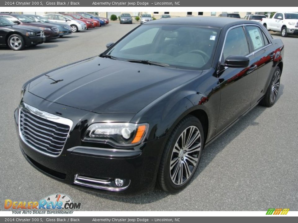 Front 3/4 View of 2014 Chrysler 300 S Photo #1