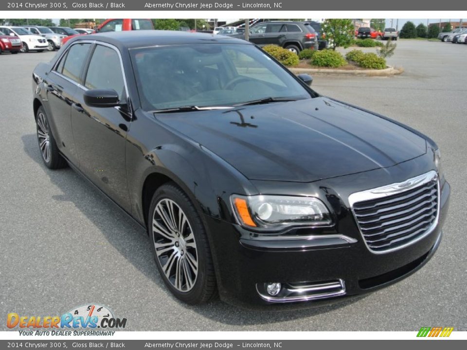 Front 3/4 View of 2014 Chrysler 300 S Photo #2