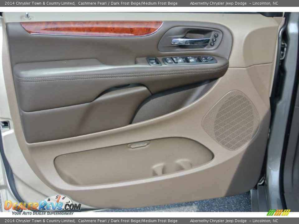 Door Panel of 2014 Chrysler Town & Country Limited Photo #9