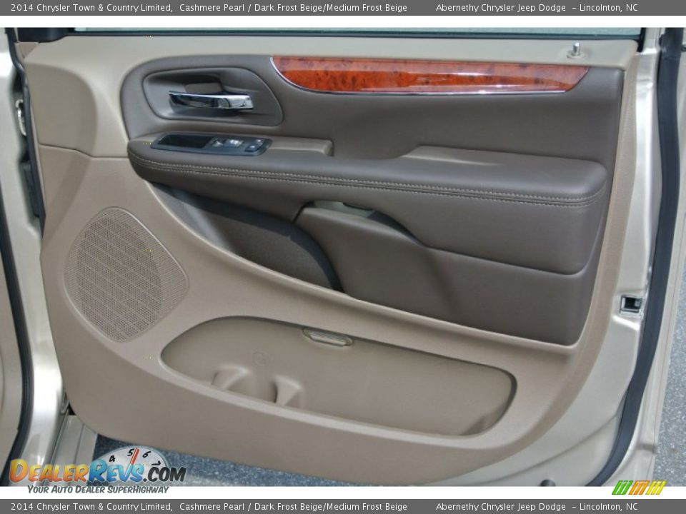 Door Panel of 2014 Chrysler Town & Country Limited Photo #20