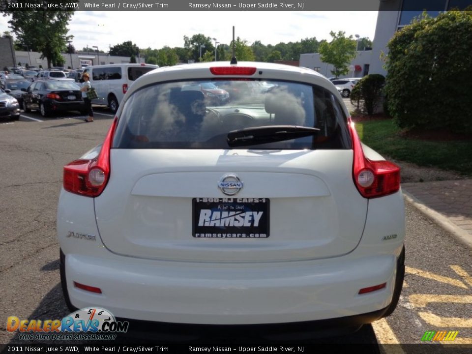 2011 Nissan Juke S AWD White Pearl / Gray/Silver Trim Photo #3