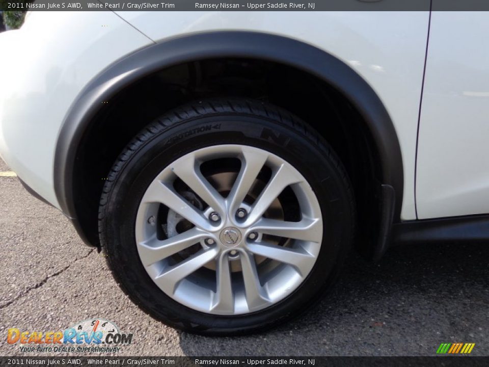2011 Nissan Juke S AWD White Pearl / Gray/Silver Trim Photo #6