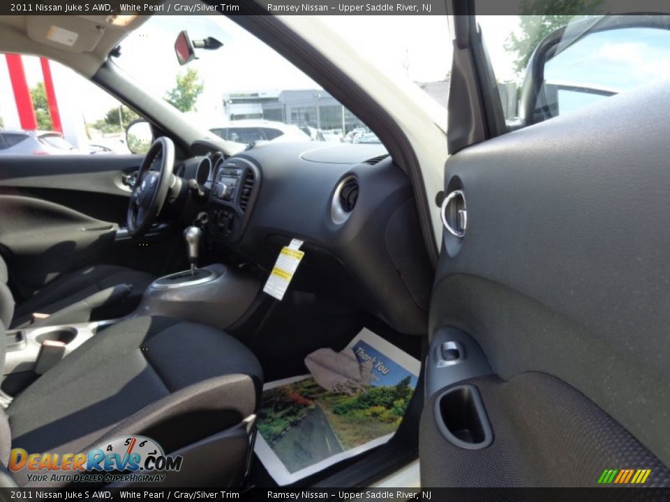 2011 Nissan Juke S AWD White Pearl / Gray/Silver Trim Photo #10