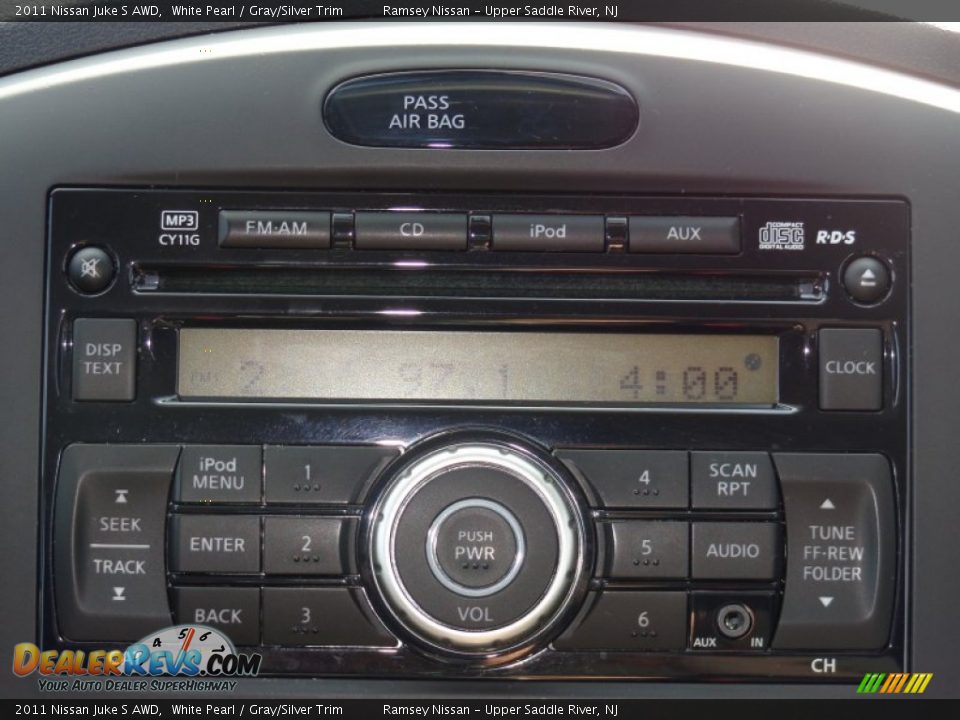 2011 Nissan Juke S AWD White Pearl / Gray/Silver Trim Photo #14