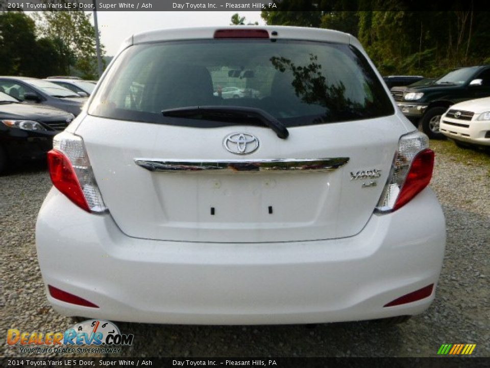 2014 Toyota Yaris LE 5 Door Super White / Ash Photo #4