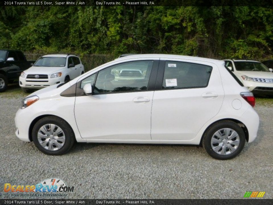 Super White 2014 Toyota Yaris LE 5 Door Photo #6