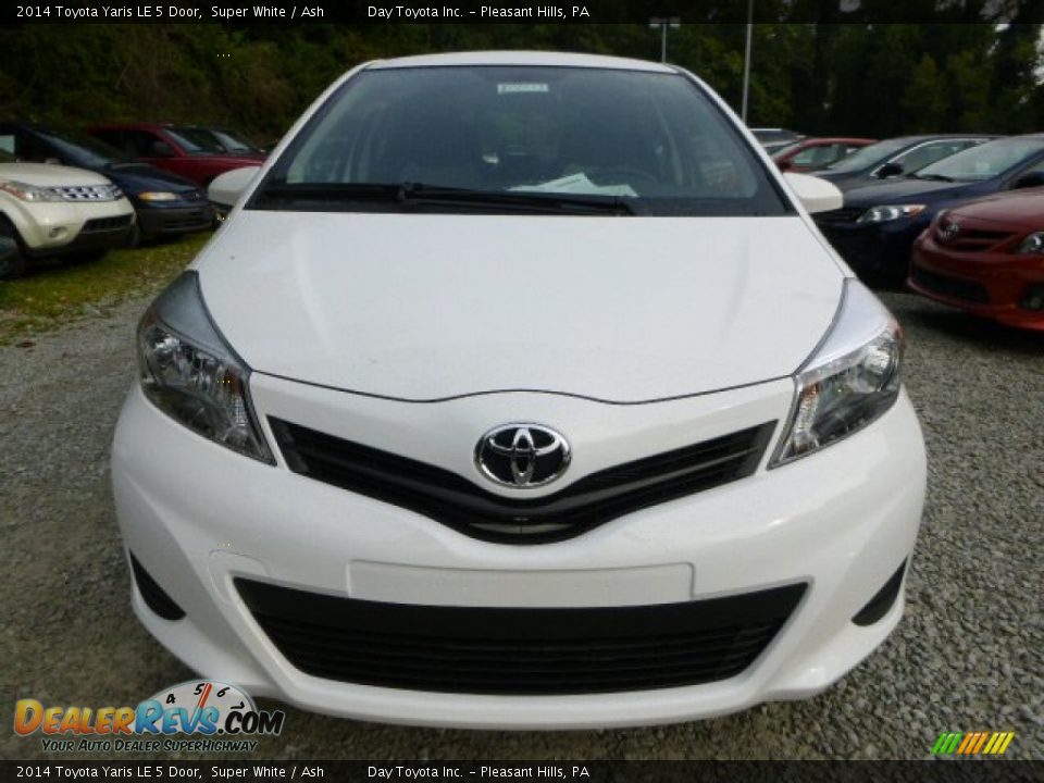 2014 Toyota Yaris LE 5 Door Super White / Ash Photo #8