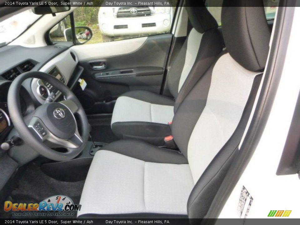 Ash Interior - 2014 Toyota Yaris LE 5 Door Photo #10