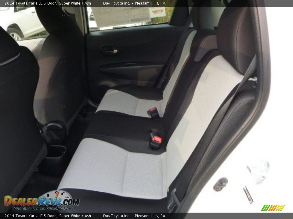 2014 Toyota Yaris LE 5 Door Super White / Ash Photo #11