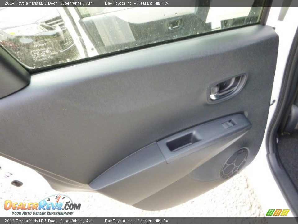 2014 Toyota Yaris LE 5 Door Super White / Ash Photo #13