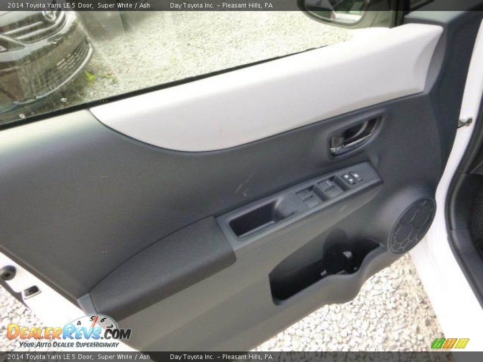 2014 Toyota Yaris LE 5 Door Super White / Ash Photo #14
