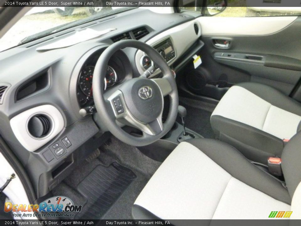 2014 Toyota Yaris LE 5 Door Super White / Ash Photo #15