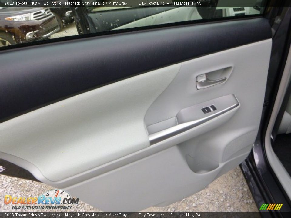 2013 Toyota Prius v Two Hybrid Magnetic Gray Metallic / Misty Gray Photo #13
