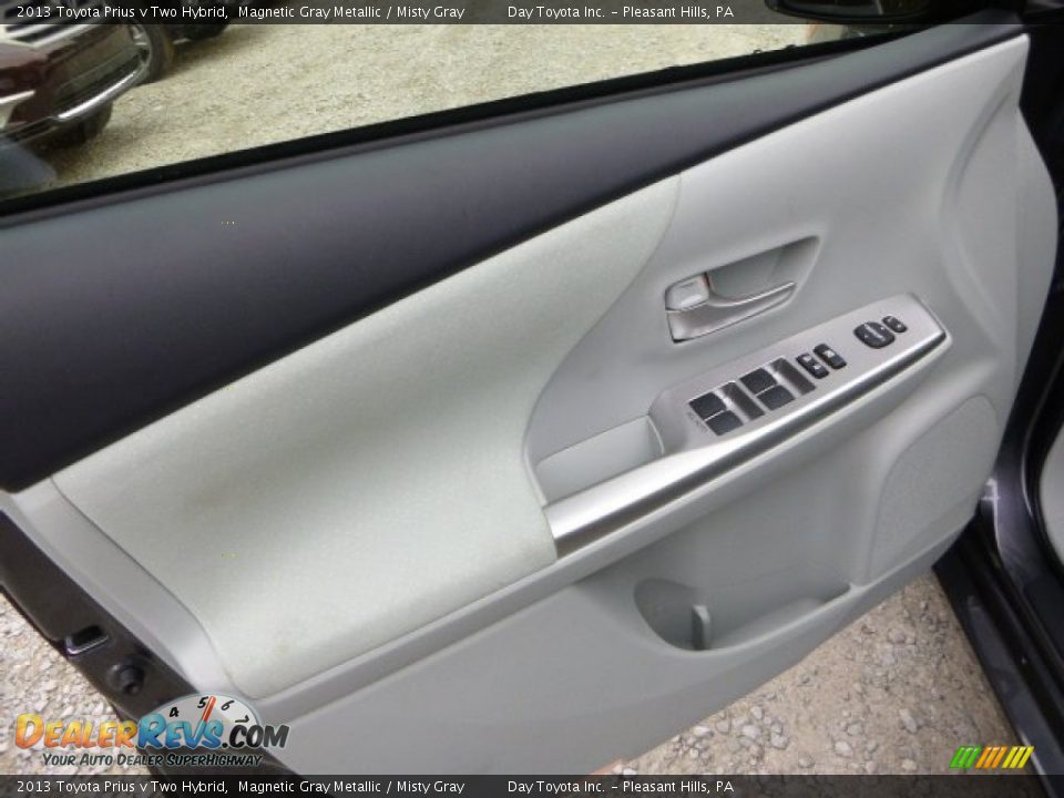 2013 Toyota Prius v Two Hybrid Magnetic Gray Metallic / Misty Gray Photo #14