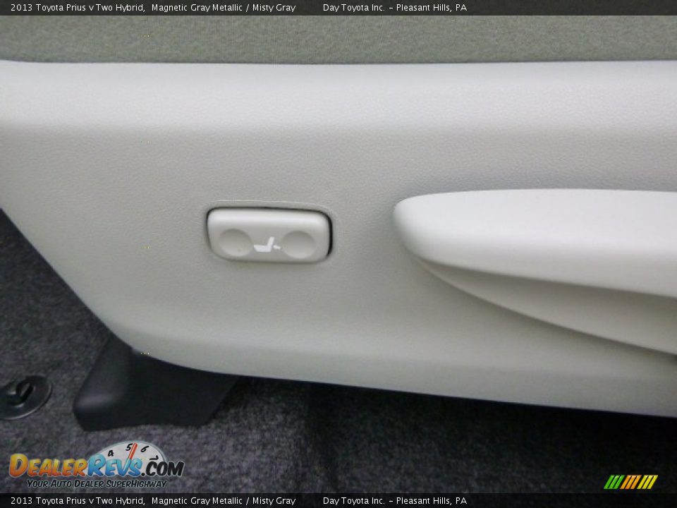 2013 Toyota Prius v Two Hybrid Magnetic Gray Metallic / Misty Gray Photo #15