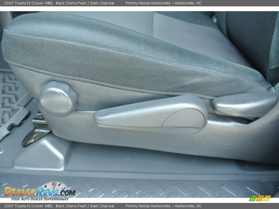 2007 Toyota FJ Cruiser 4WD Black Cherry Pearl / Dark Charcoal Photo #9