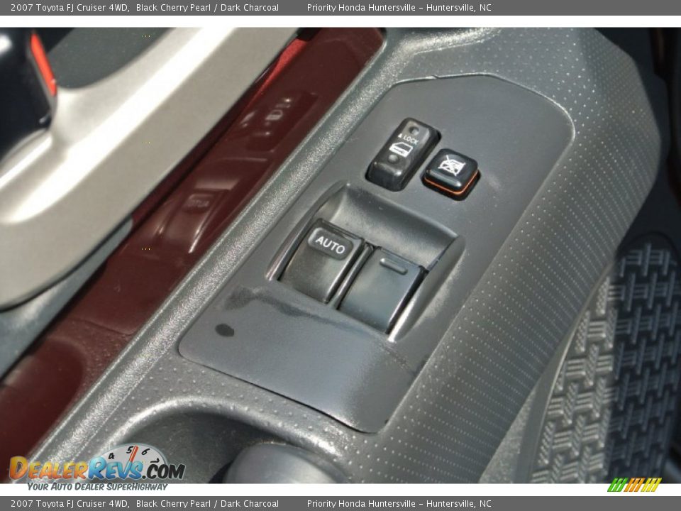 2007 Toyota FJ Cruiser 4WD Black Cherry Pearl / Dark Charcoal Photo #11