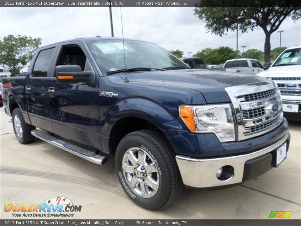 Front 3/4 View of 2013 Ford F150 XLT SuperCrew Photo #7