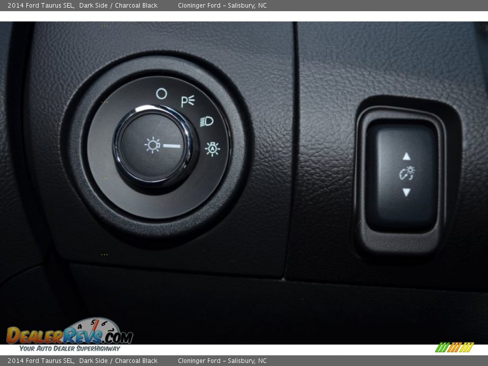 Controls of 2014 Ford Taurus SEL Photo #19
